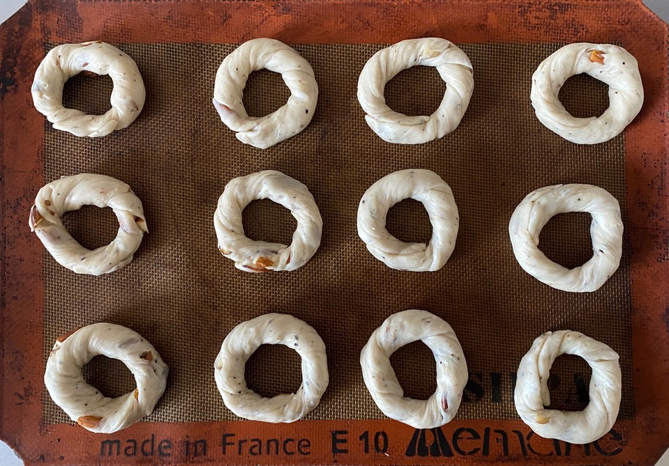 Neapolitan taralli before baking