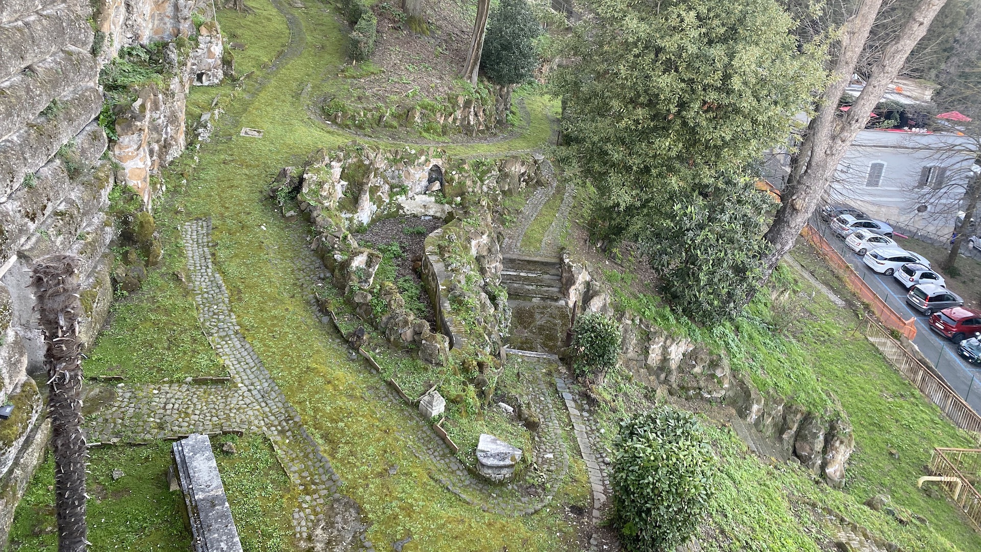 A garden running up the outside of the Academy